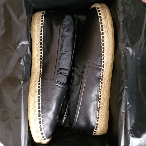 Saint Laurent Logo-Embossed Leather Espadrilles - Picture 5 of 6